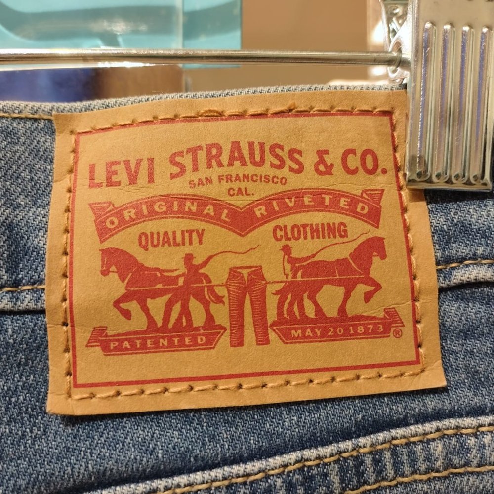 Levi's Mile High Cropped Wide Leg Jeans Button Fly Medium Wash - Picture 8 of 11